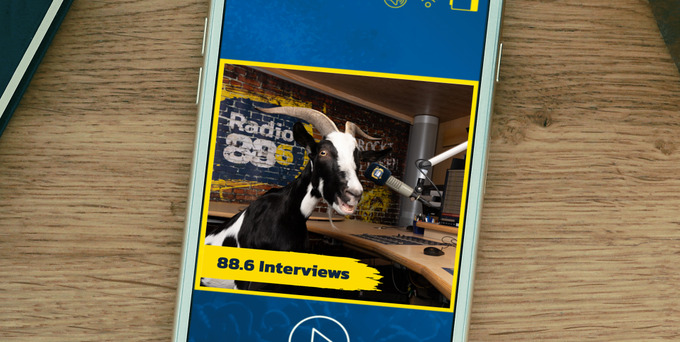 Simple Plan sind gerade unterwegs mit The Offspring und hatten ein Konzert in Linz! Kinga hat mit Drummer Chuck und Gitarrist Jeff über die Tour, neue Musik, die Simple Plan-Doku uvm. geplaudert!